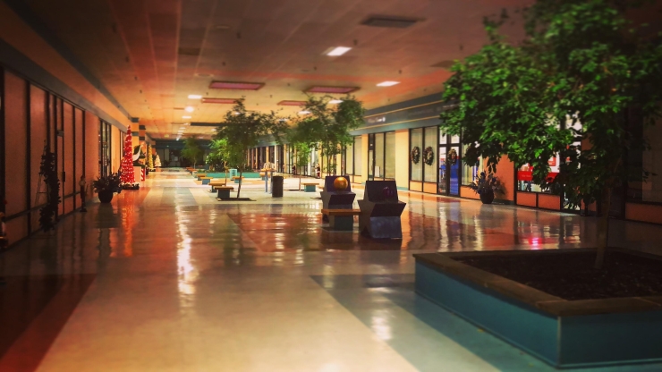 Dead mall