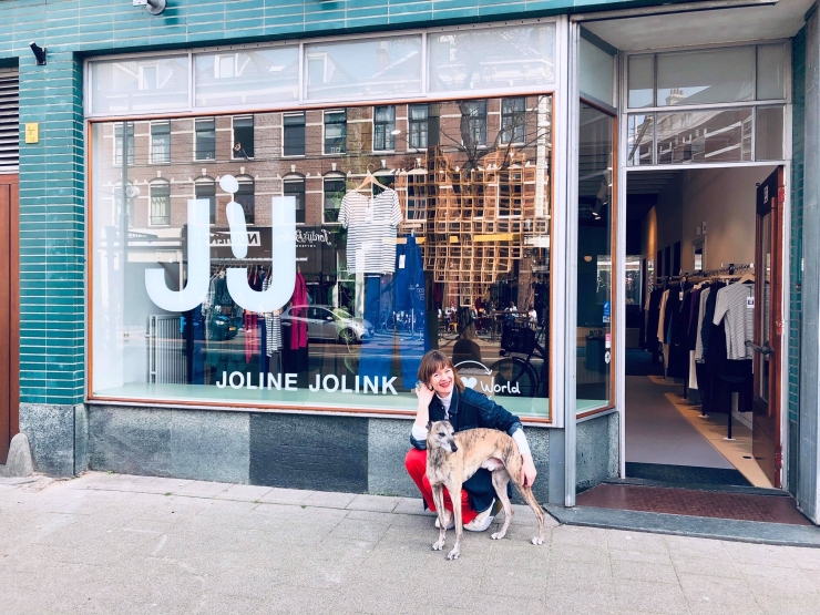 Joline Jolink voor haar gelijknamige winkel in Rotterdam.